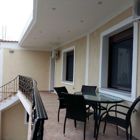Gougousis Apartments Kaloyiros Buitenkant foto
