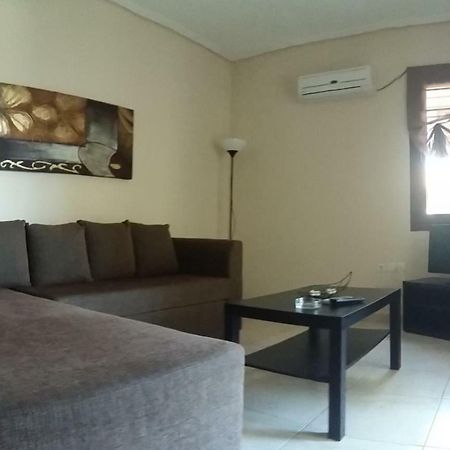 Gougousis Apartments Kaloyiros Buitenkant foto