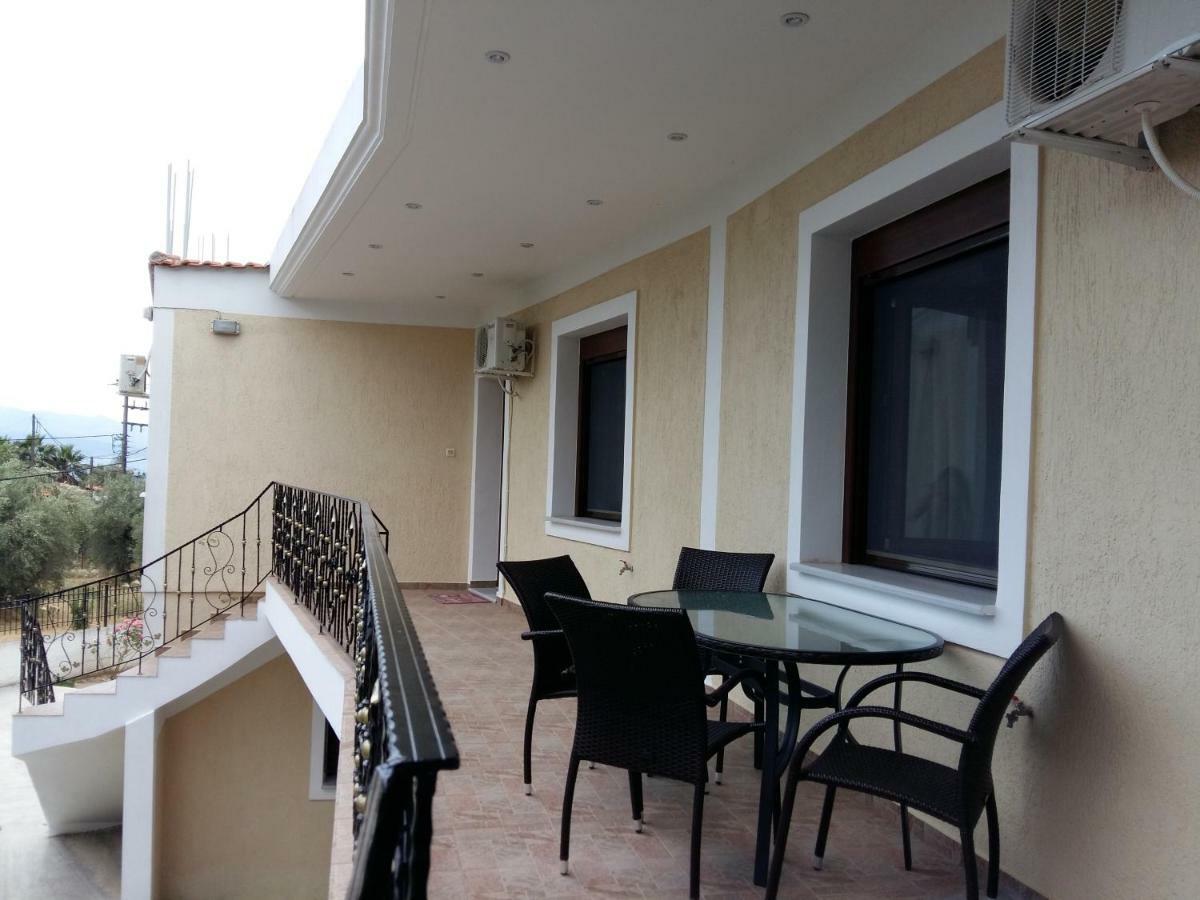 Gougousis Apartments Kaloyiros Buitenkant foto