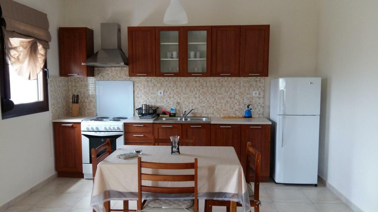 Gougousis Apartments Kaloyiros Buitenkant foto